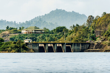 Barrage de Khao Sok en Tha&iuml;lande