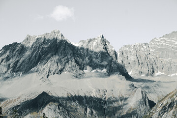 Obraz premium China Sichuan Siguniang Mountain Yaomei Peak. Landscape of Siguniang mountain or Four girls mountains with ,located in the Aba Tibetan and Qing Autonomous Prefecture in western Sichuan of China.