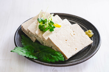 豆腐のさしみ　柚子胡椒添え