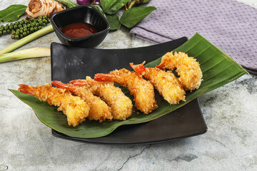 Shrimp tempura with spicy sauce