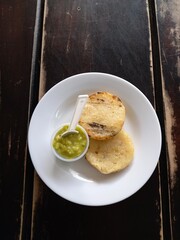 SMALL FOOD ON THE PLATE