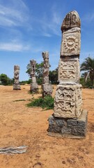 estátuas na pedra do reino em são josé do belmonte, pernembuco