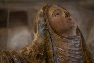 Obraz premium Carving of Queen Teresa, founder of the monastery of Villabuena, polychrome wood, eighteenth century,Monastery of Santa María de Carracedo, El Bierzo region, Castile and Leon, Spain