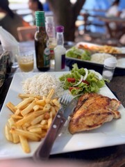 Frango com fritas a beira do rio vaza barris, Sergipe, Brazil.