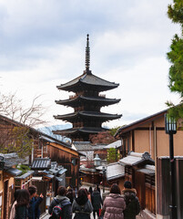 Fototapeta premium 秋の京都 八坂の塔