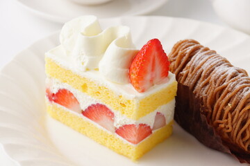 イチゴケーキとモンブランケーキ