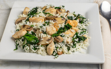 rice with spinach, mushrooms and chicken
