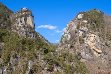 山梨の昇仙峡グリーンラインから望む覚円峰と天狗岩