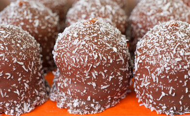 Schokokuss mit Kokosstreusel