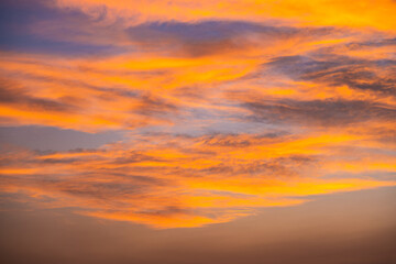 Fototapeta premium Enjoy a panoramic view of the skyline. The sun rises in the morning sky with colorful clouds. and beautiful cloud patterns In the soft light of the morning 