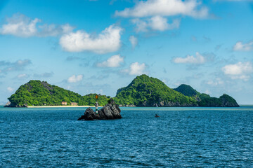 Obraz premium Beautiful landscape Lan Ha bay view from the Cat Ba Island.