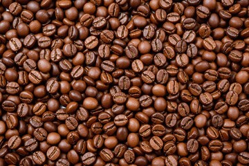 Fototapeta premium CloseUp of Roasted Coffee Beans Displaying Rich Texture and Color