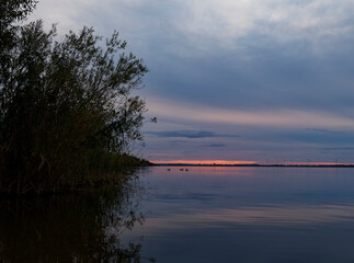 Der Dümmer See bei Lembruch im Abendlicht, Naturpark Dümmer, Landkreis Diepholz, Niedersachsen, Deutschland