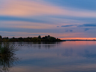 Der Dümmer See bei Lembruch im Abendlicht, Naturpark Dümmer, Landkreis Diepholz, Niedersachsen, Deutschland