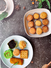 Various types of cakes are delicious to enjoy with hot coffee both in the morning and in the afternoon. relaxing snacks both alone and with family.