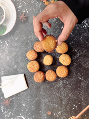 Pastries or cookies are also good with hot coffee both in the morning and in the afternoon. relaxing snacks both alone and with family.