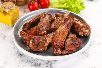 Roasted duck wings with sauce