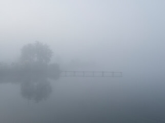 Nebel am Dümmer See bei Lembruch im Naturpark Dümmer, Landkreis Diepholz, Niedersachsen,...
