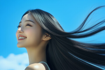 青空とロングヘアの女性