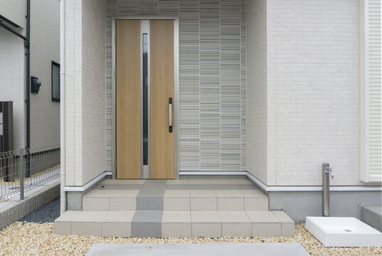 玄関　一戸建て住宅　入り口