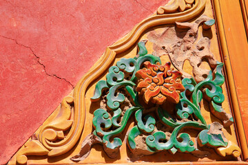 The blue glazed tiles on the wall as the background, the traditional architecture