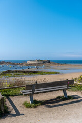 Obraz premium Scenic view of Fort Bloqué with coastal tides in Brittany, France