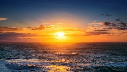 Obraz premium Golden Rays: The Ocean’s Morning Embrace