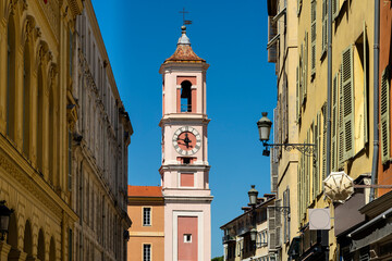 Uhrturm des Rusca-Palasts in Nizza