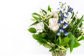 Elegant White Rose Bouquet Adorns a Beautiful Vase
