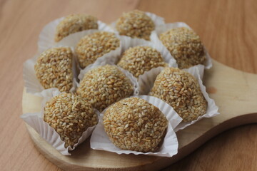 Onde-onde or sesame balls