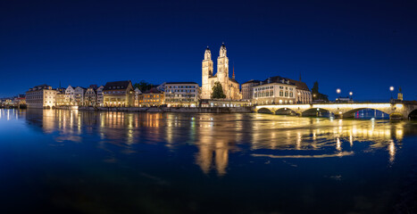 blaue Stunde in Zürich in der Schweiz