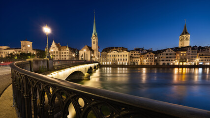 blaue Stunde in Zürich in der Schweiz