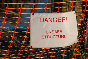 Nailsea, England, December 2024-baclwell lake-a close up view of a danger keep outsign
