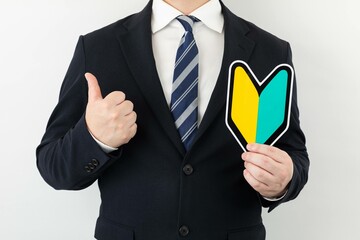 スーツ姿のビジネスマンポーズ 未経験歓迎
