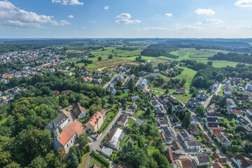 Obraz premium Ausblick auf Mainburg, das Herz der Hallertau im Sommer