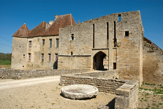 Chateau XIIe et XVe, Eguilly, 21, Cote d'Or, France