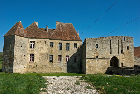 Chateau XIIe et XVe, Eguilly, 21, Cote d'Or, France
