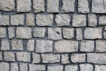 Facciata di mattoncini di pietra con fughe di cemento