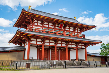 Fototapeta premium 朱雀門(世界遺産) 奈良県奈良市国営平城宮跡歴史公園