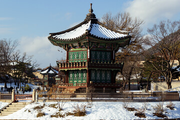 Obraz premium Historical palace of South Korea in winter