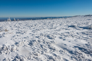 Obraz premium beautiful snow covered mountain landscape in winter