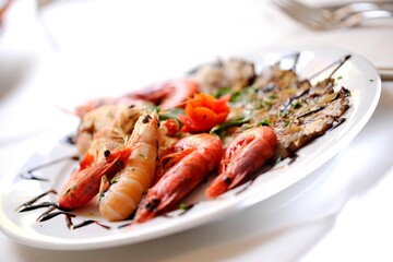 grilled shrimps with lemon and parsley