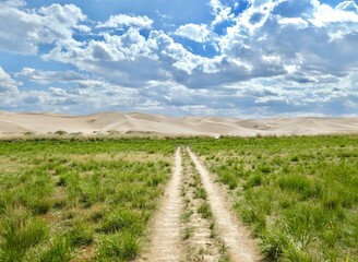 Obraz premium Where the Gobi Desert rises