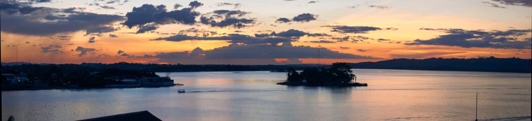 Obraz premium sunset peten itza