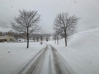 Obraz premium snow covered road