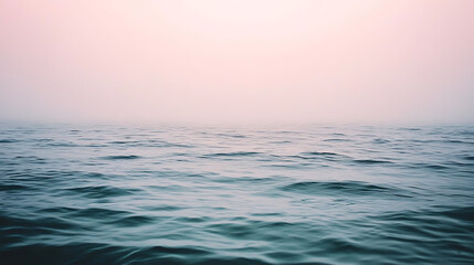 Obraz premium Serene Ocean Waves Under a Pale Sky