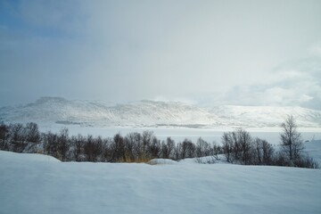 Obraz premium Beautiful snow mountain during winter season.
