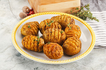 Baked baby potato with thyme