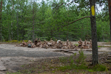 Obraz premium Pyramids of small stones on a slope. Monrepos Park. Vyborg.