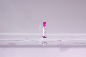 farbe tropfen wasser pink